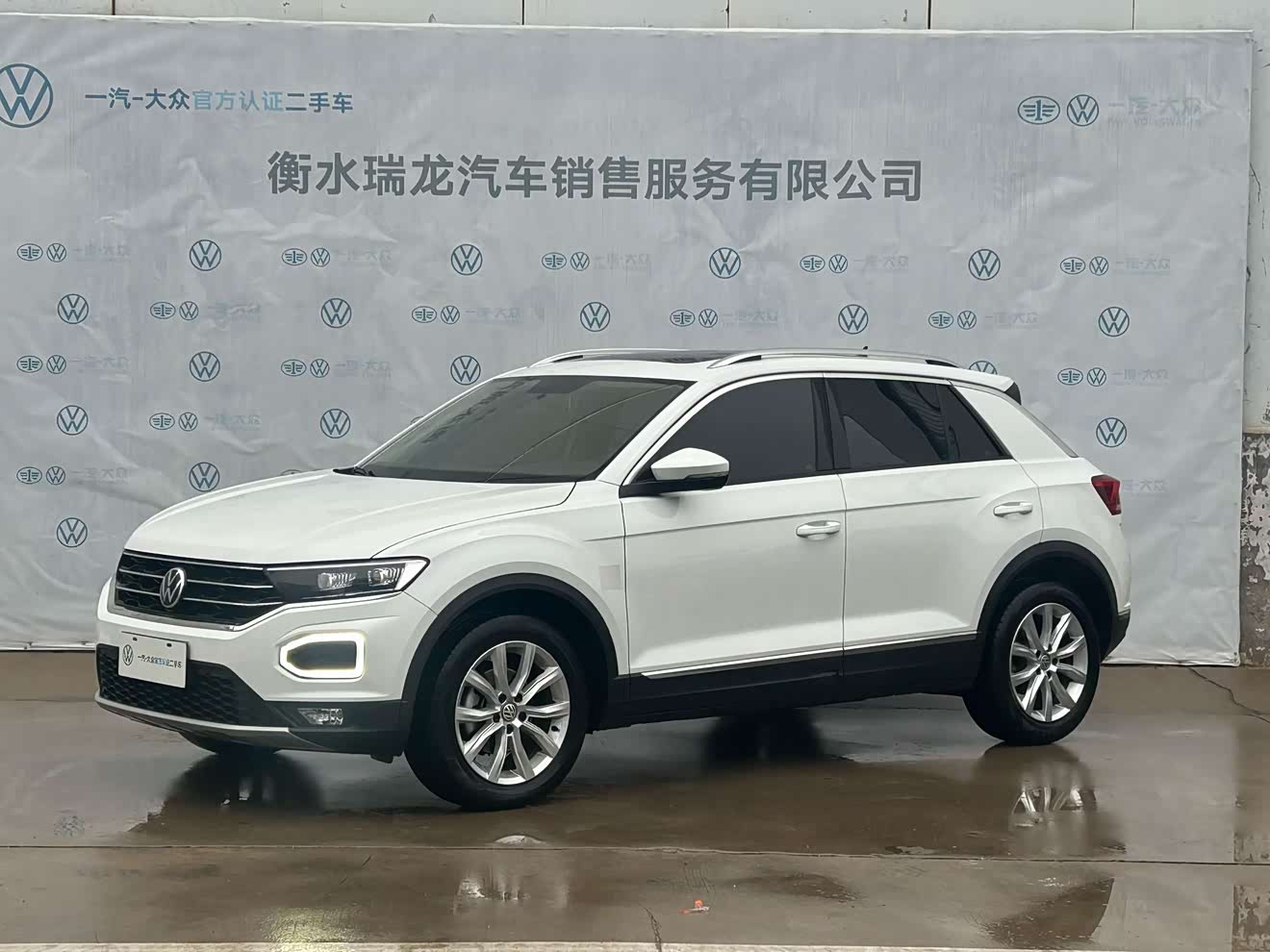 Volkswagen T-Roc 2021 car image 