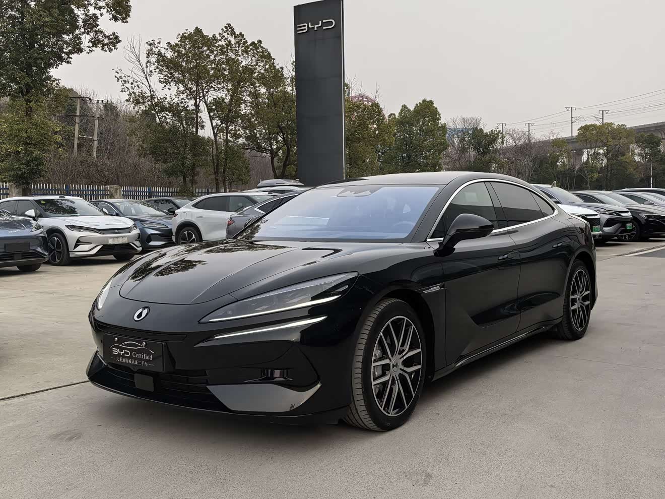 Denza Z9 2024 immagine di auto 