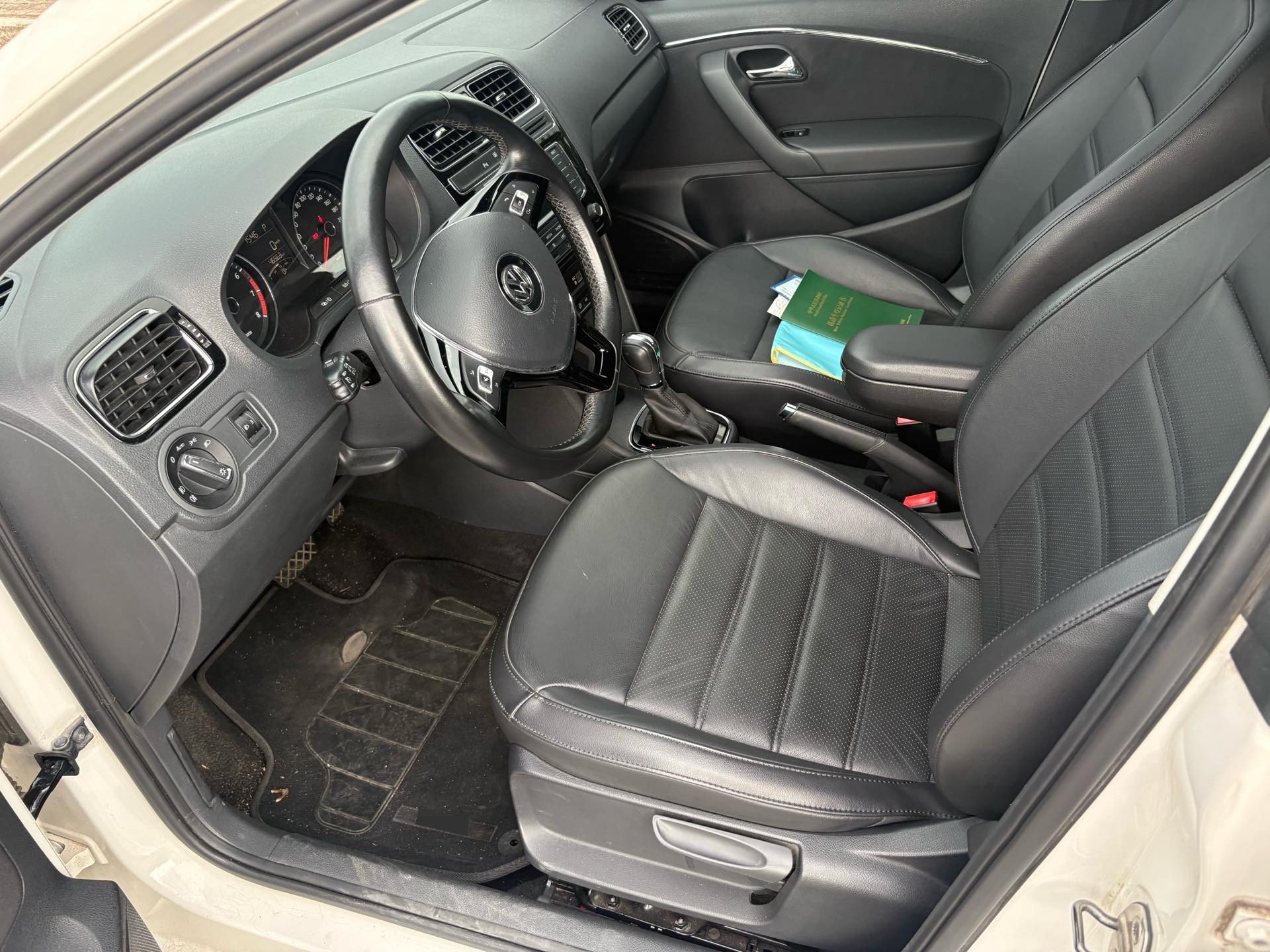 Volkswagen Polo 2015 car image #4