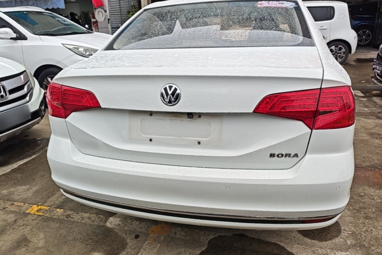 Volkswagen Bora 2016 car image #6