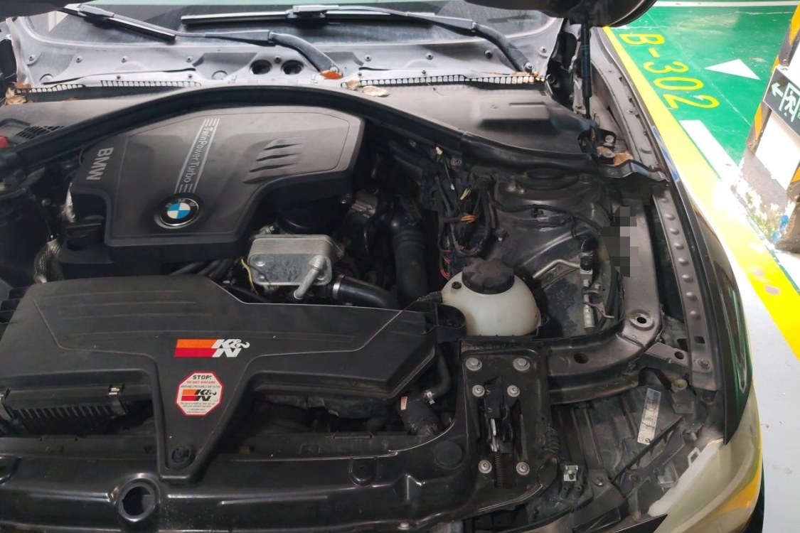 BMW 3 Series 2012 car image #12