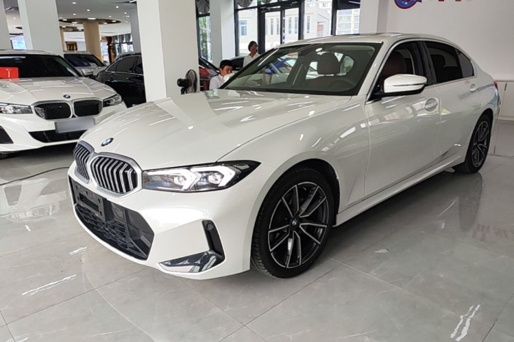 BMW 3 Series 2024 car image #2