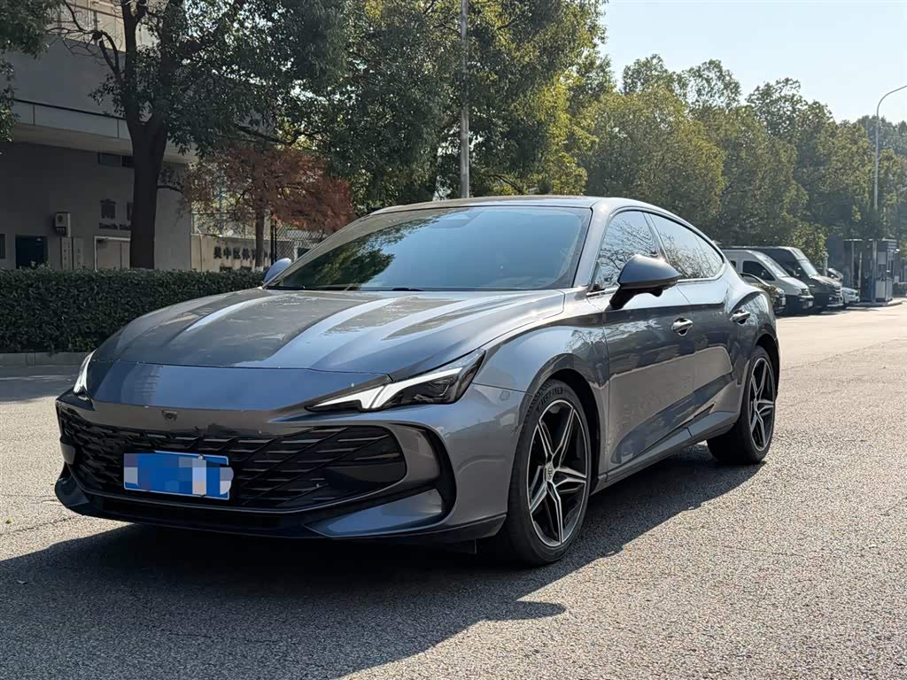 MG 7 2023 immagine di auto 