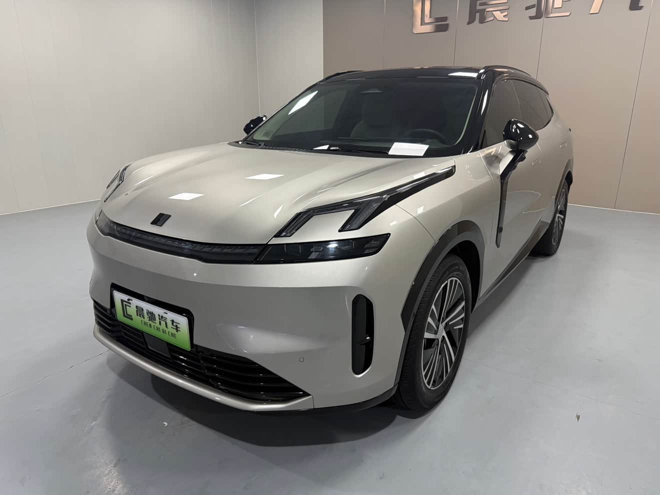 Lynk & Co 08 EM-P 2023 car image 