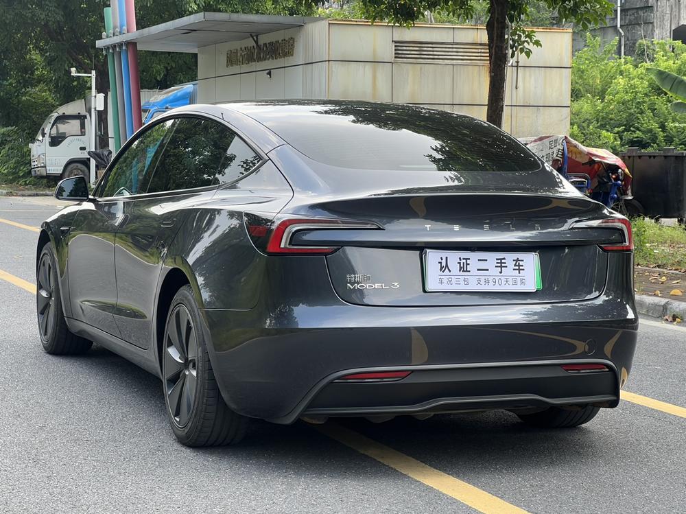Tesla Model 3 2025 car image #4