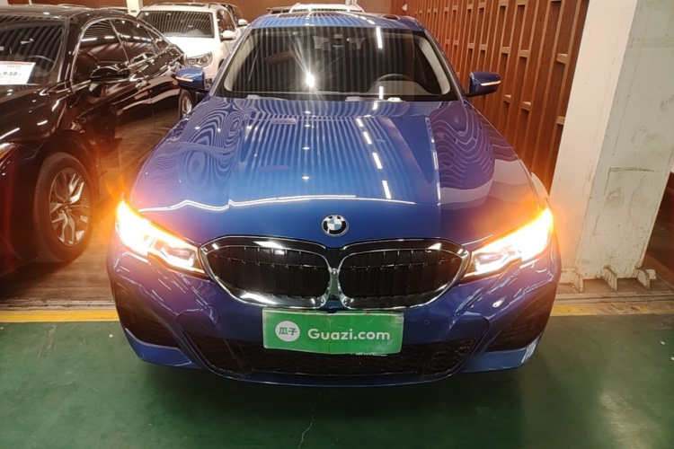 BMW 3 Series 2019 car image #3