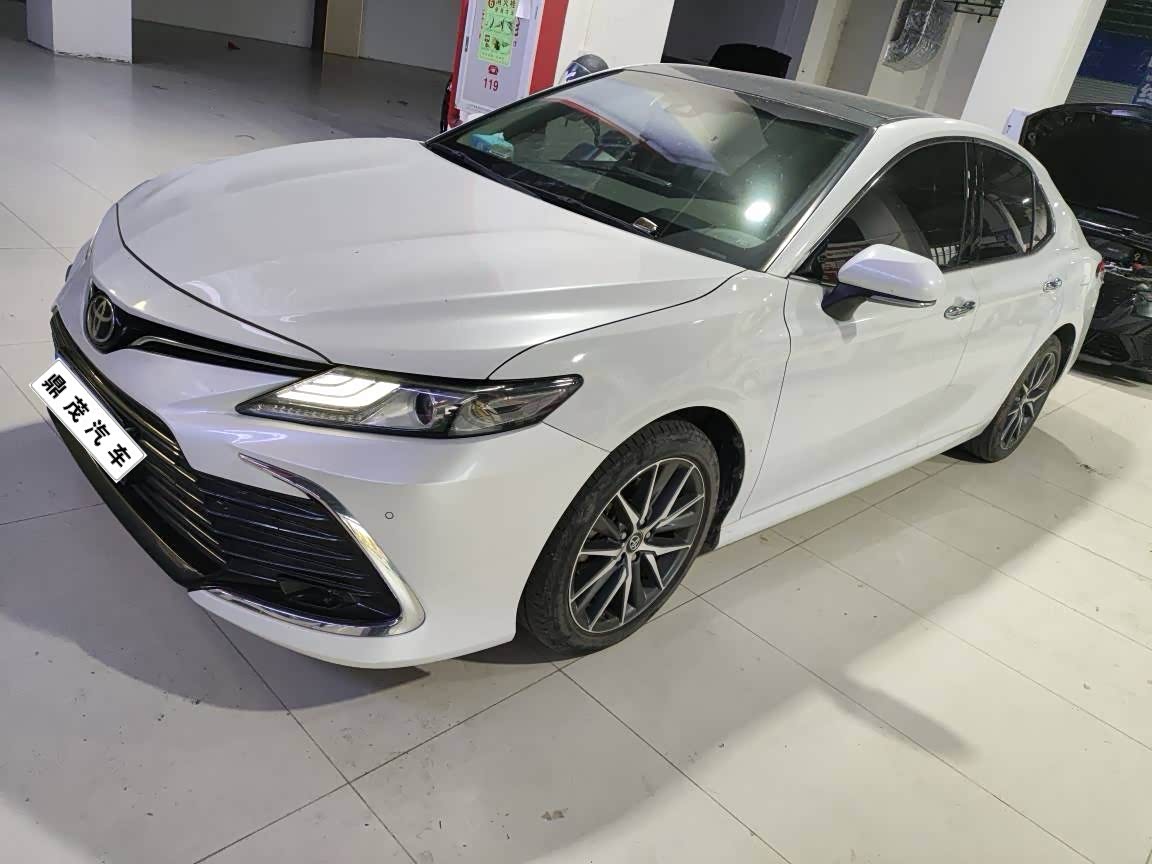 Toyota Camry 2021 immagine di auto 