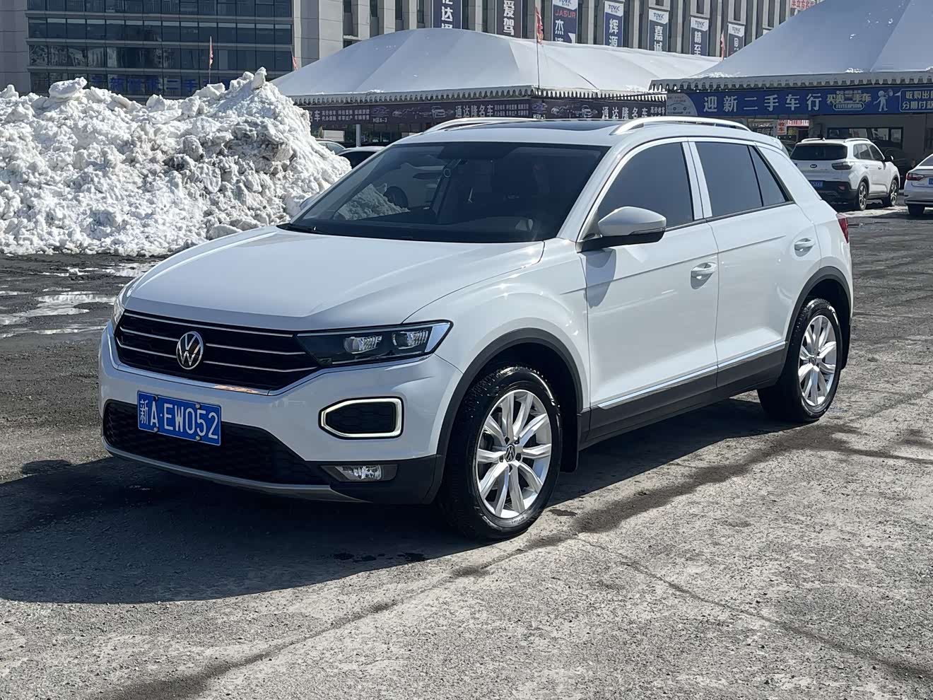 Volkswagen T-Roc 2022 car image 