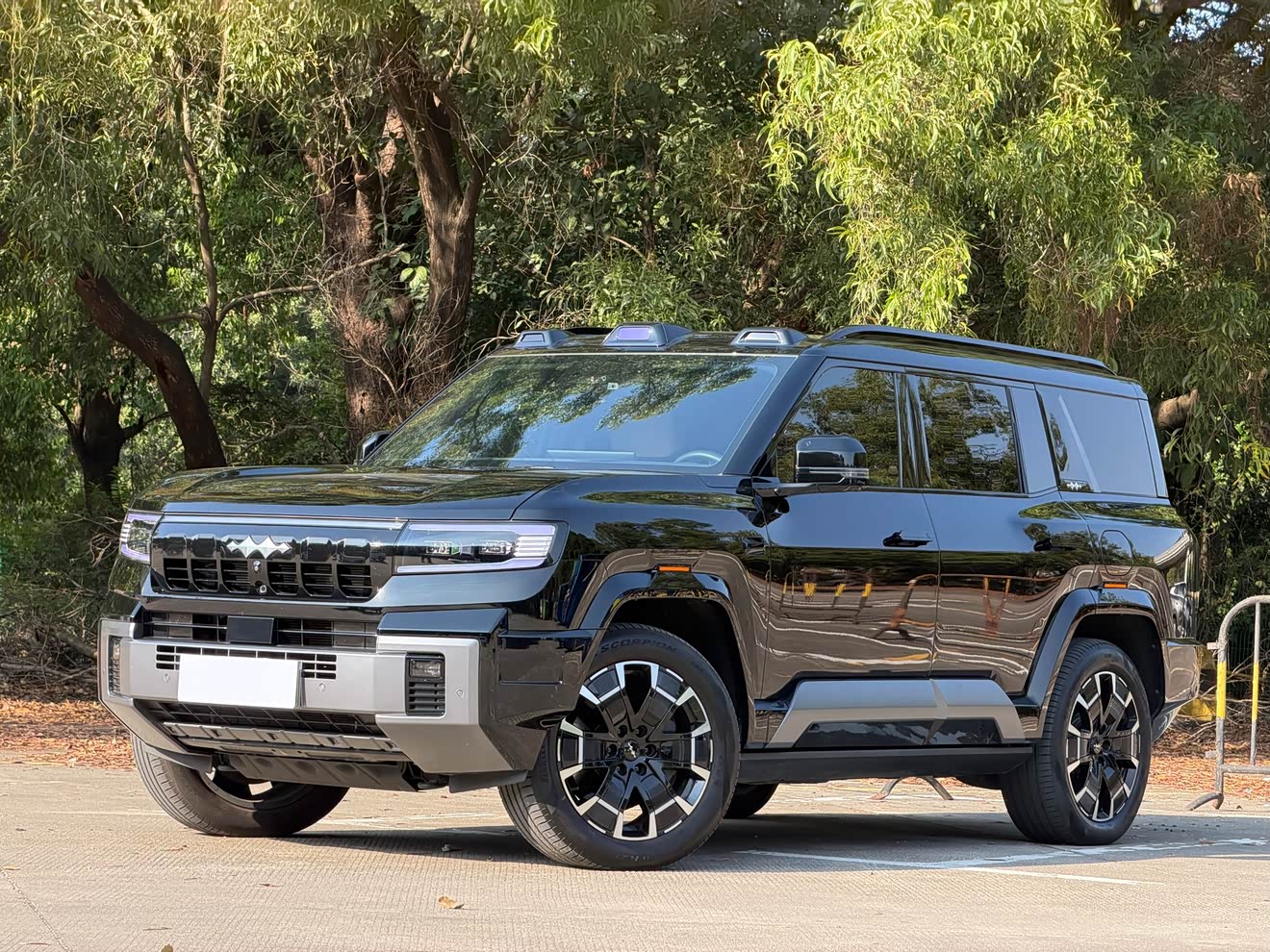 FangChengBao Leopard 8 2025 immagine di auto 