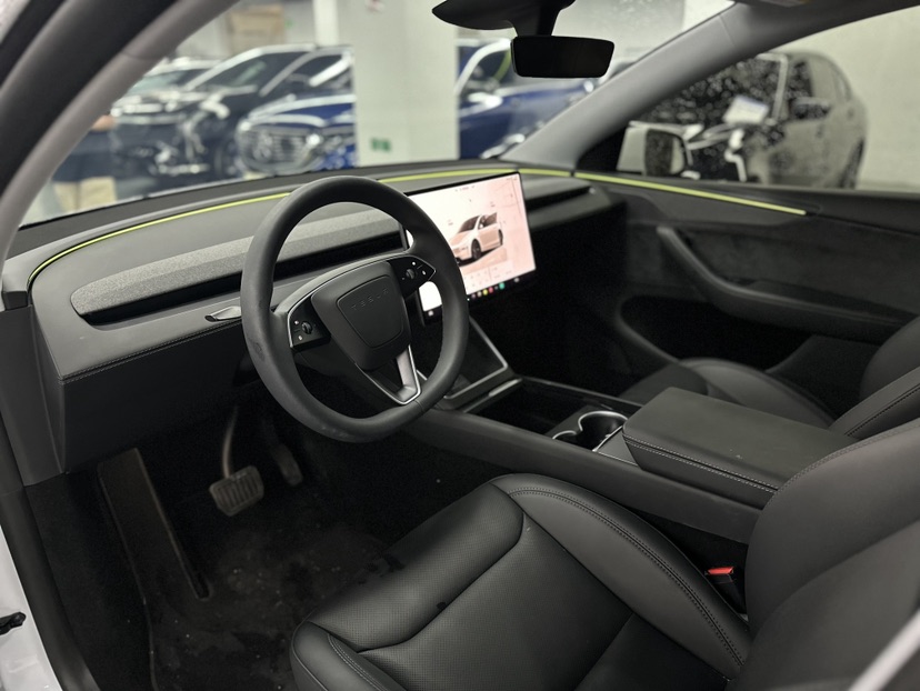 Tesla Model Y 2025 #5 Tesla Model Y 2025 car image #5