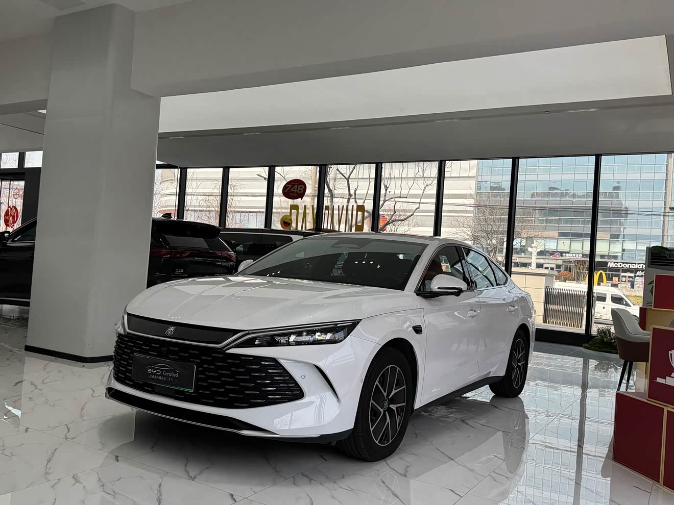 BYD Qin L 2025 immagine di auto 