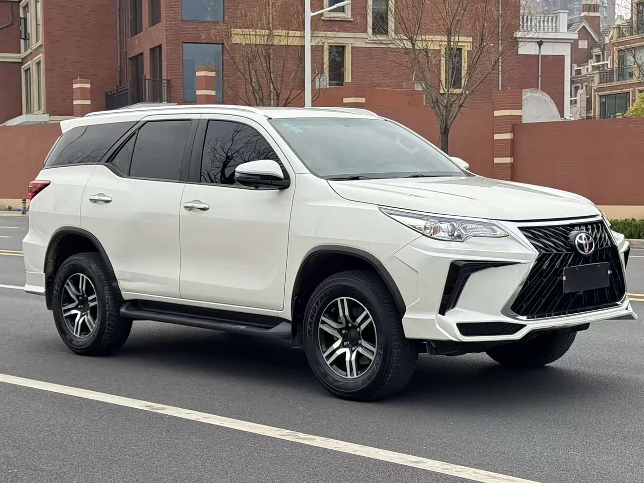 Toyota Fortuner 2020 汽车图片 