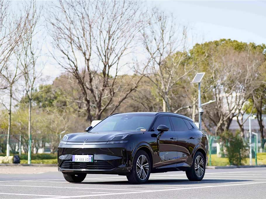 Lynk & Co 08 EM-P 2025 Lynk & Co 08 EM-P 2025 car image