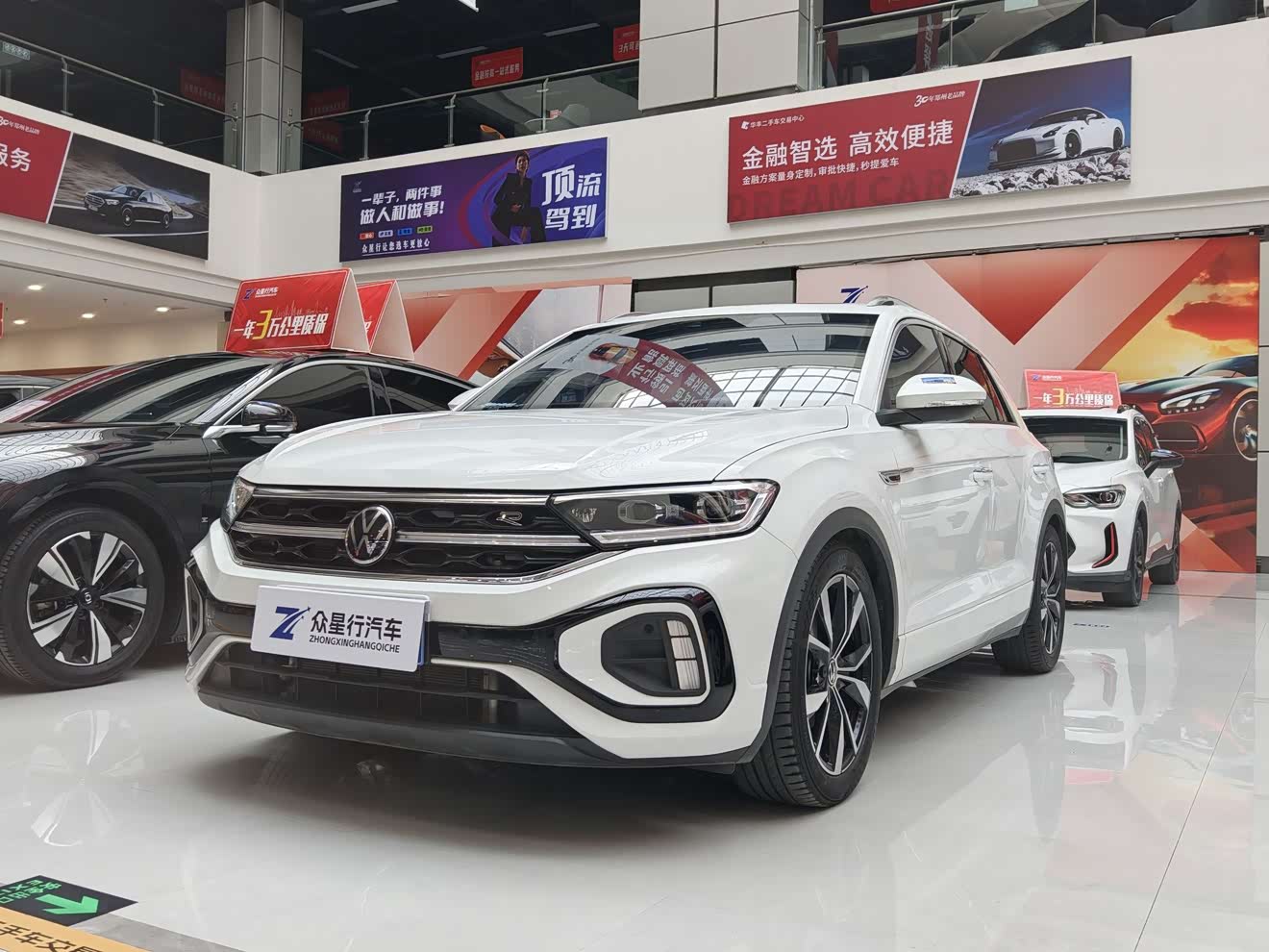 Volkswagen T-Roc 2024 car image 
