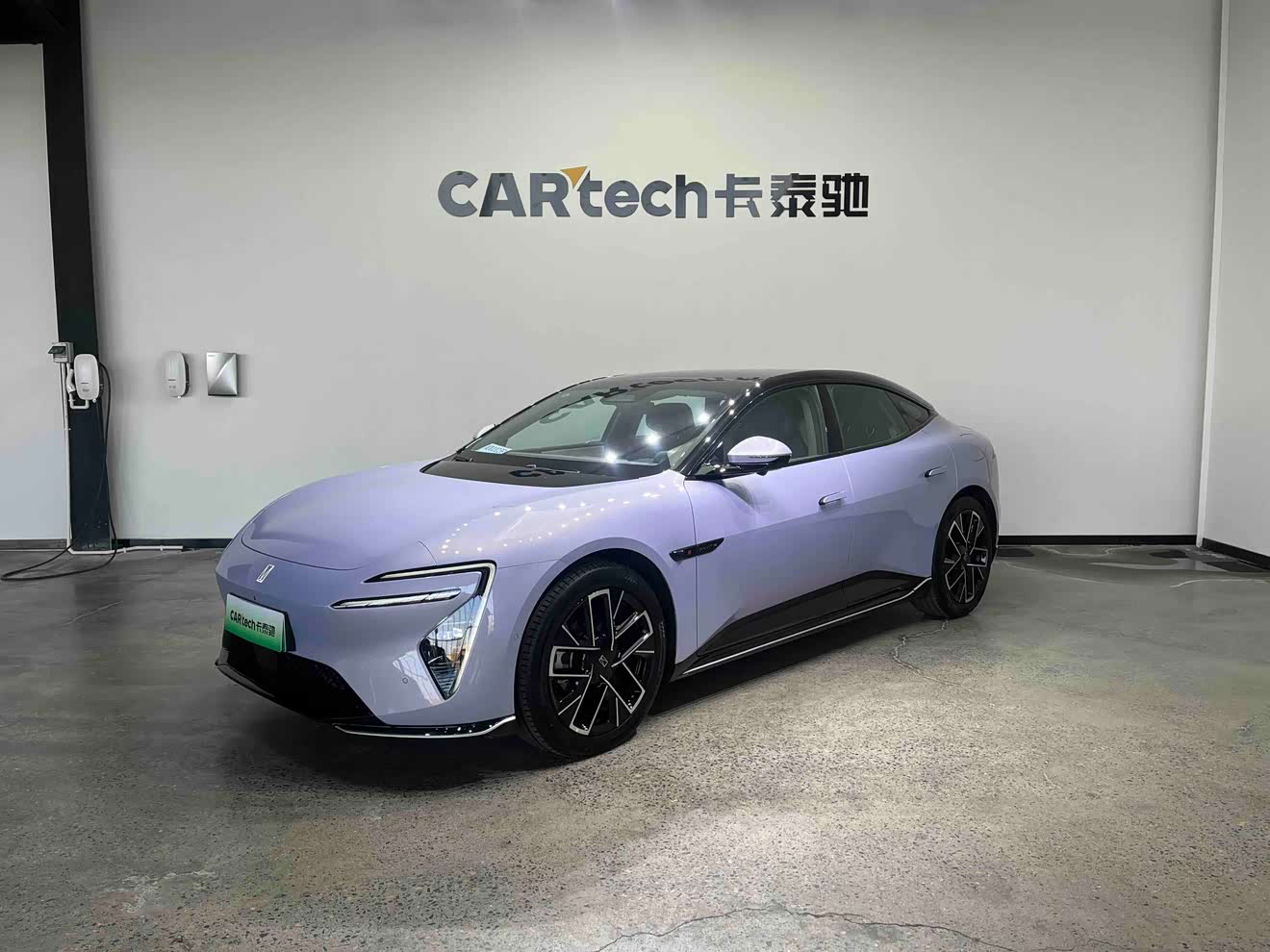 Avatr 06 2025 immagine di auto 