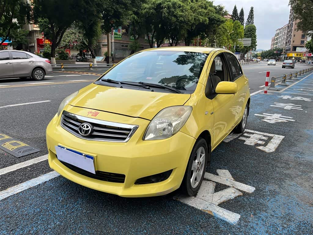 Toyota Yaris 2011 изображение автомобиля 