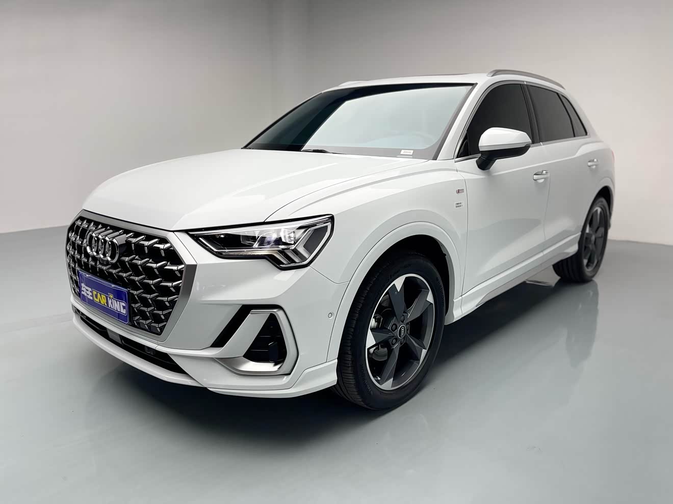 Audi Q3 2023 car image 