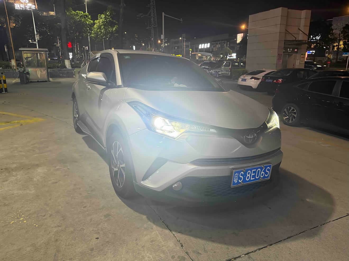 Toyota C-HR 2019 汽车图片 