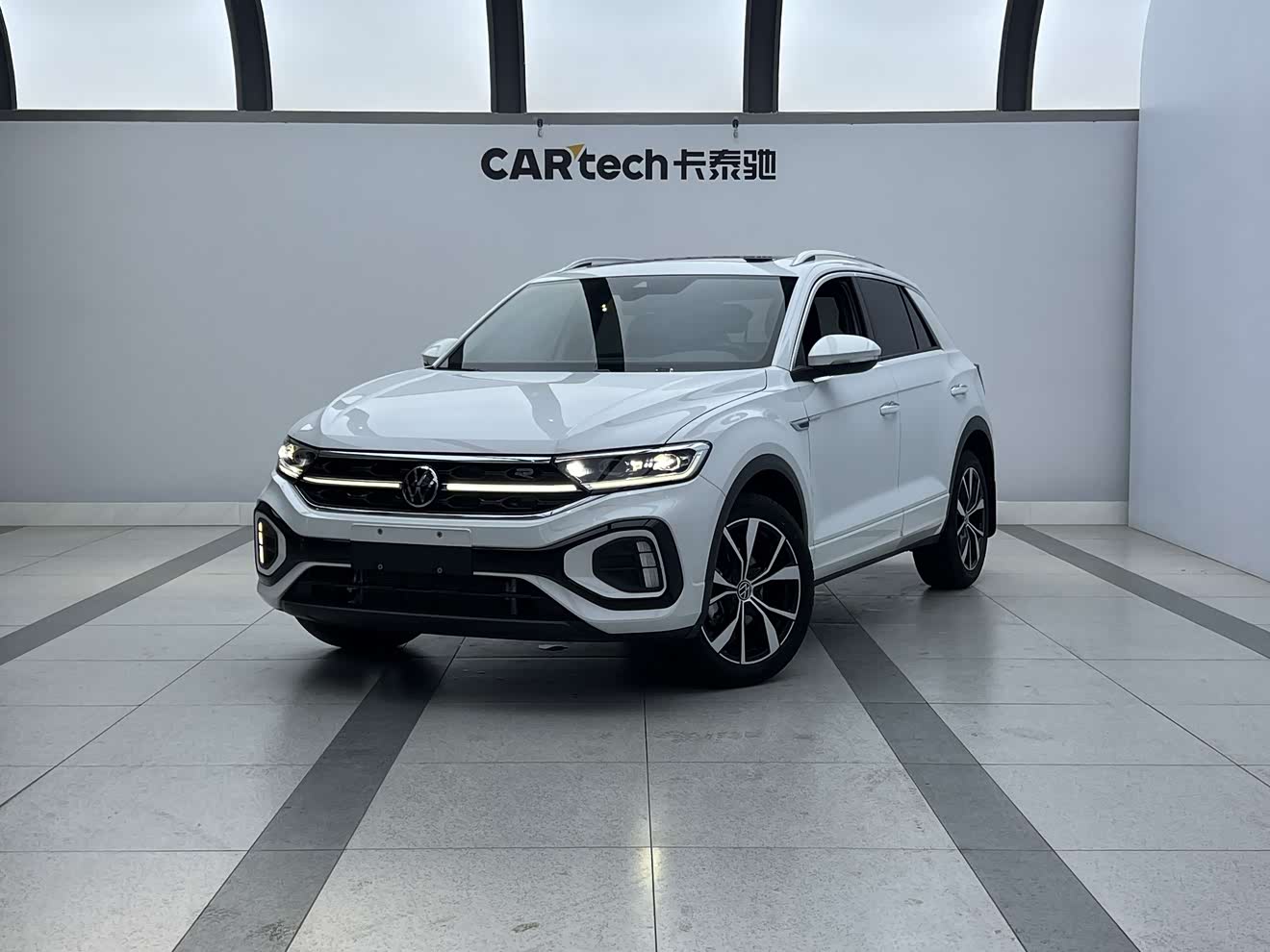 Volkswagen T-Roc 2024 Volkswagen T-Roc 2024 car image