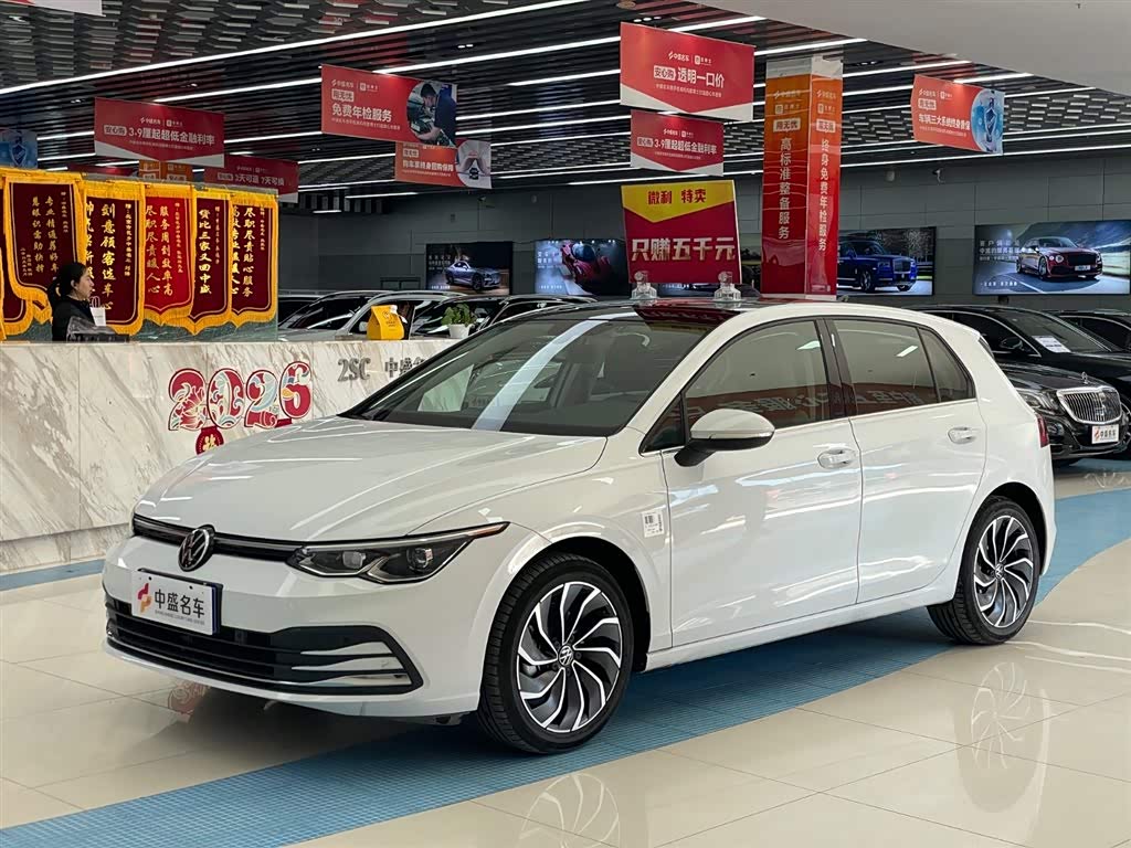 Volkswagen Golf 2023 car image 
