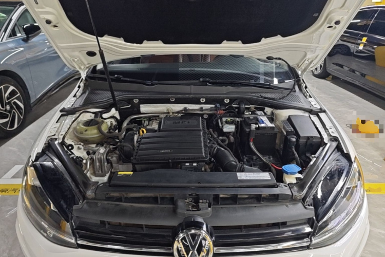 Volkswagen Golf 2018 car image #20
