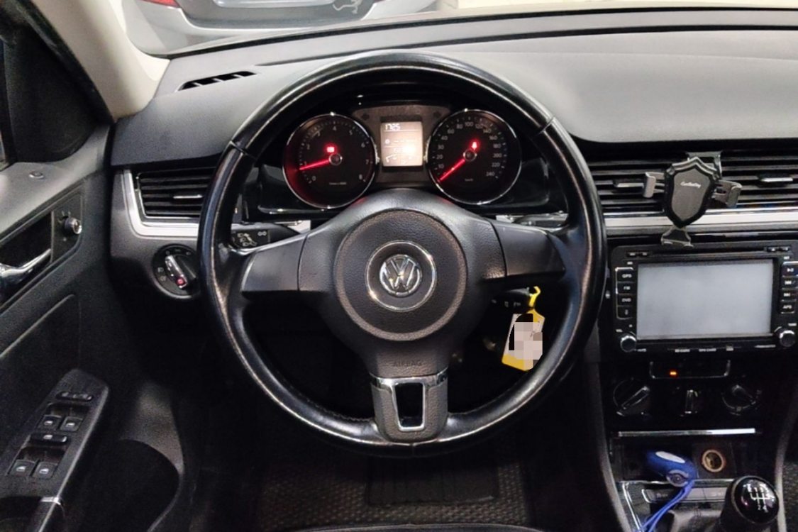 Volkswagen Bora 2014 car image #23