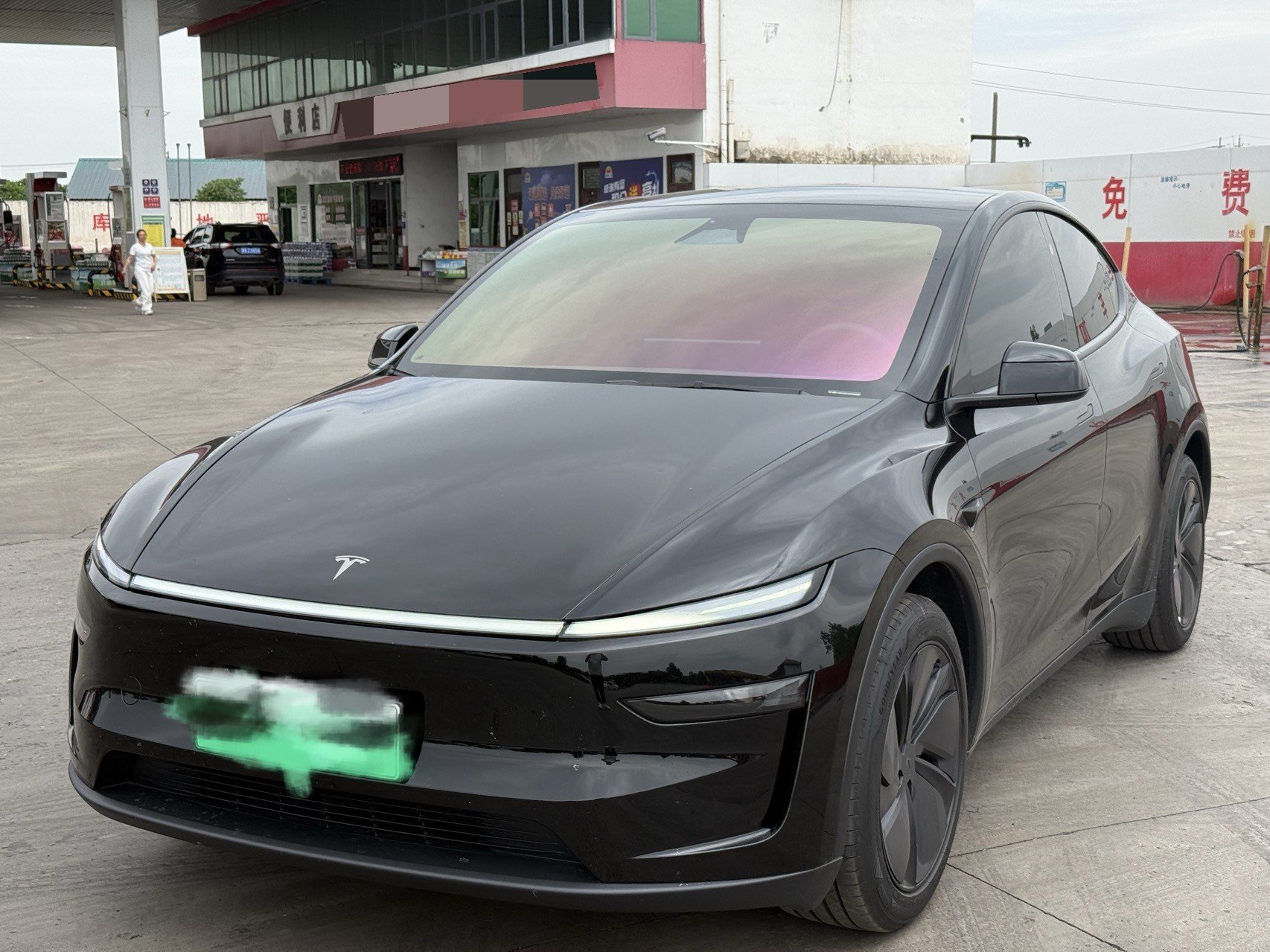 Tesla Model Y 2026 car image 