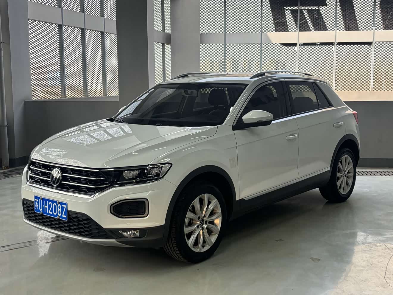 Volkswagen T-Roc 2021 car image 