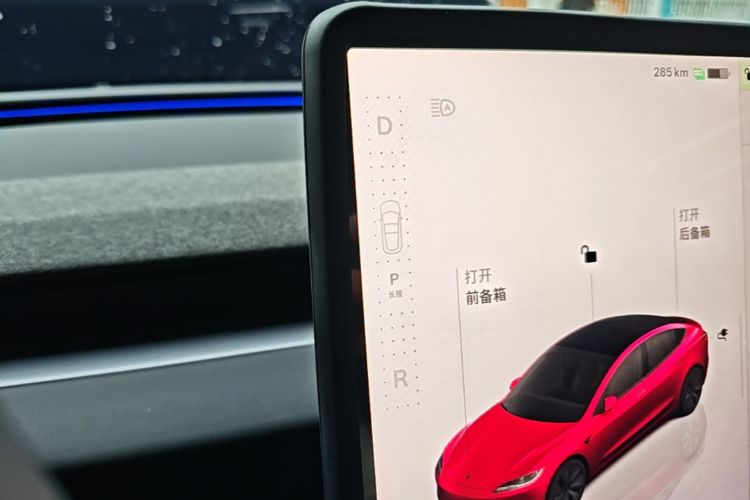Tesla Model 3 2025 immagine di auto #14