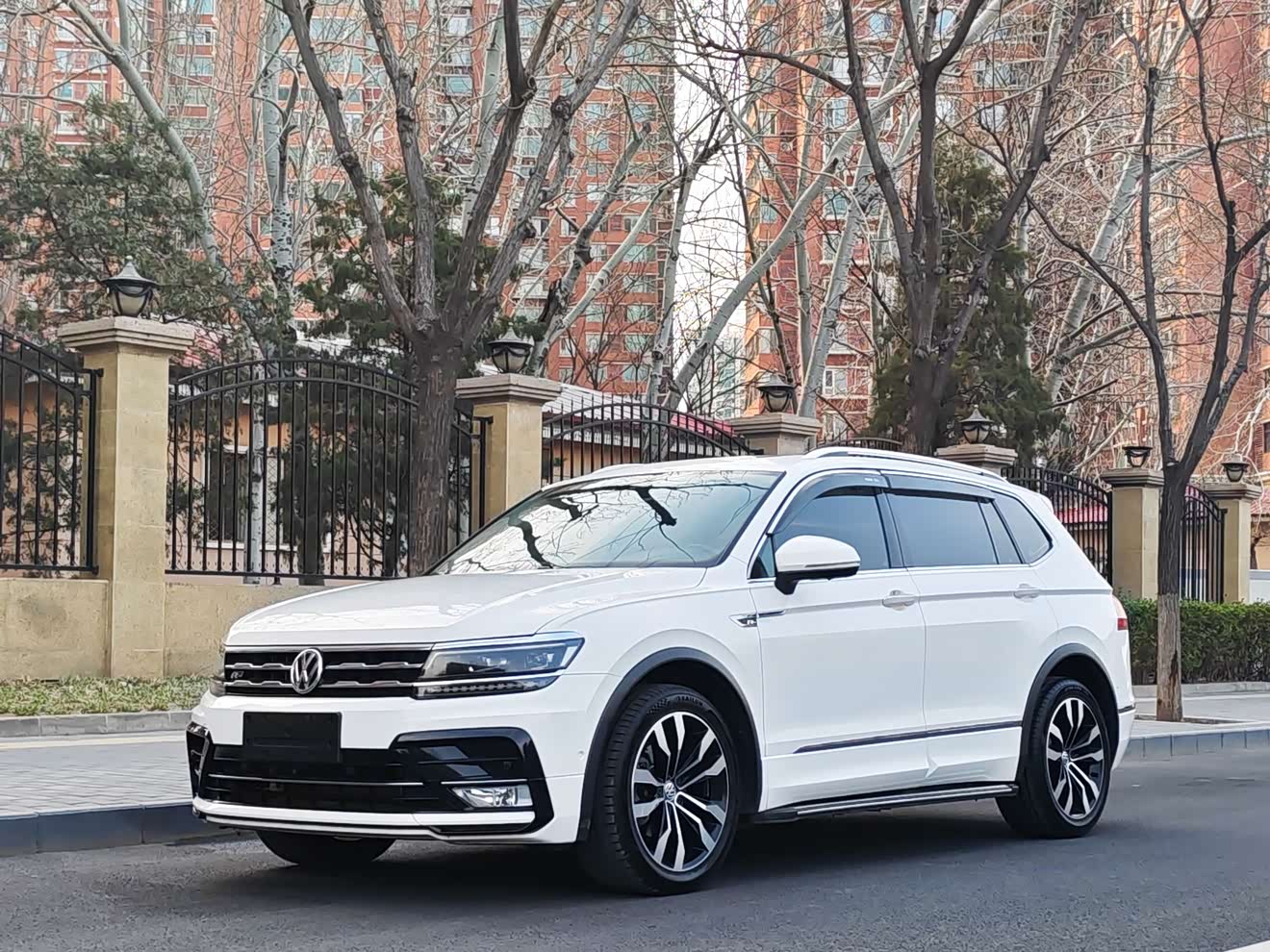 Volkswagen Tiguan L 2020 Volkswagen Tiguan L 2020 car image