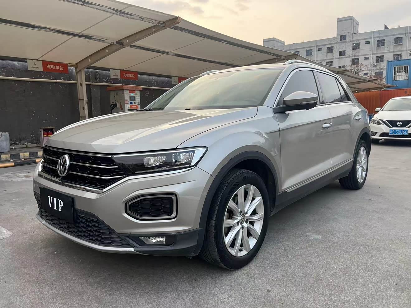Volkswagen T-Roc 2020 car image 