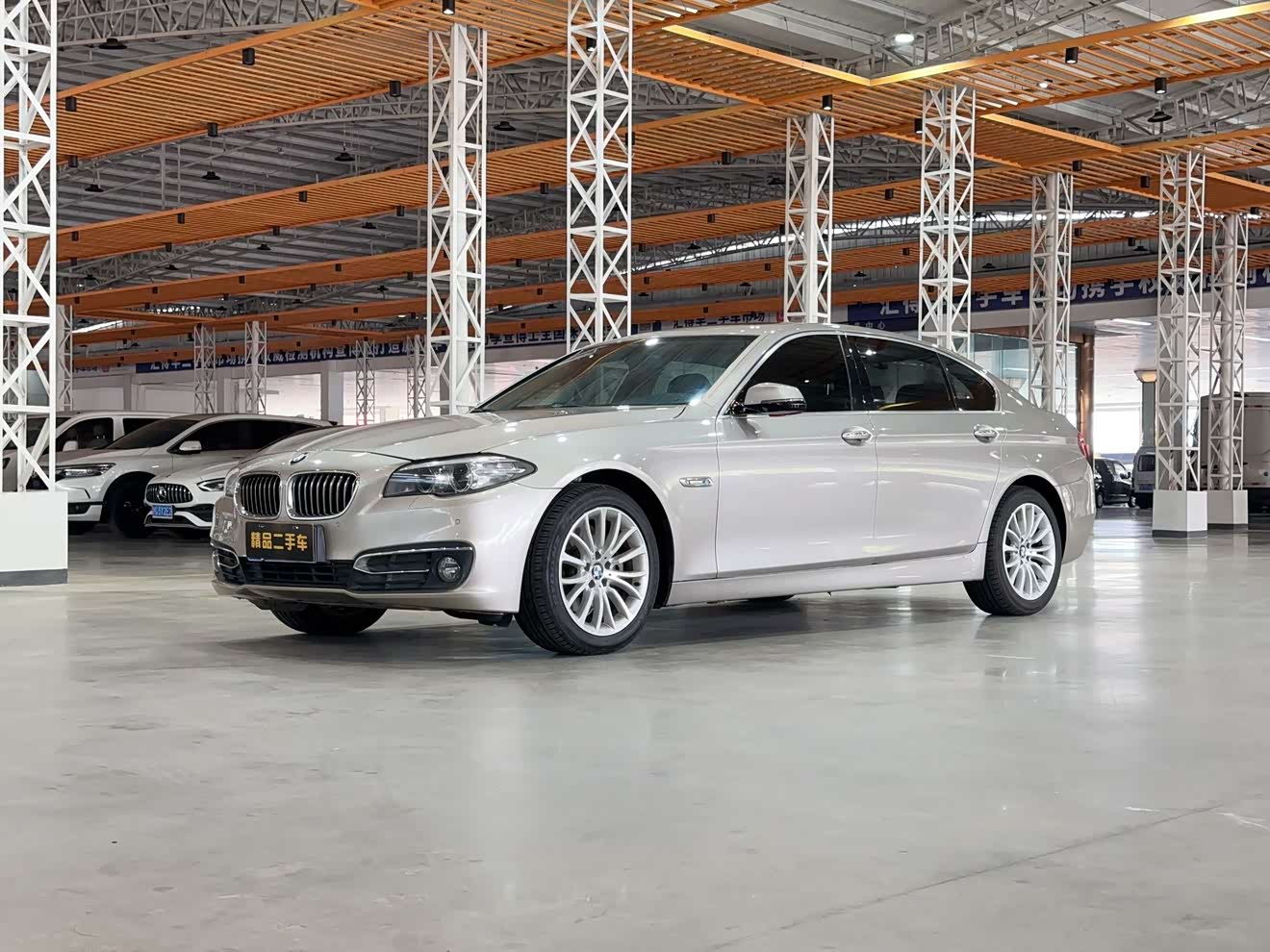 BMW 5 Series 2016 汽车图片 