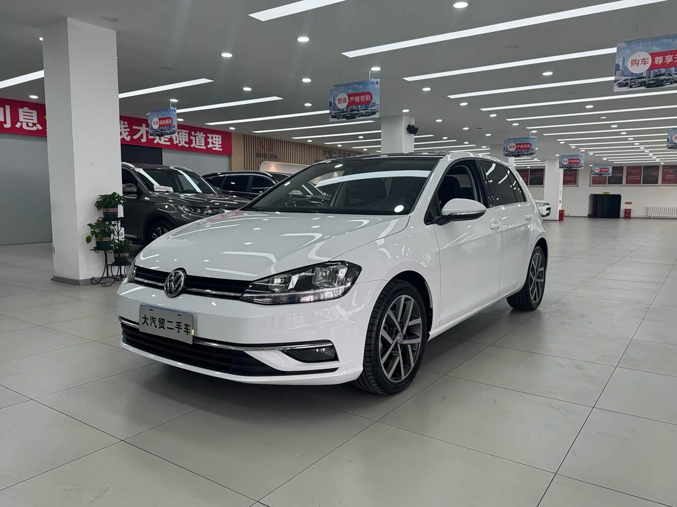 Volkswagen Golf 2020 car image 