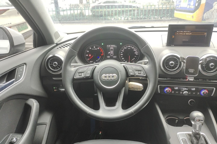 Audi A3 2018 imagen de coche #11