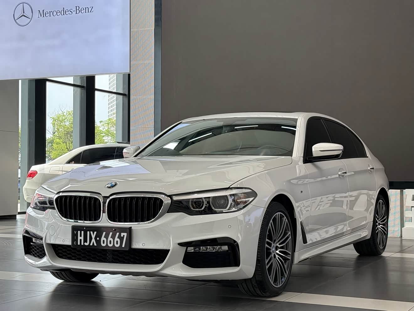 BMW 5 Series 2018 汽车图片 