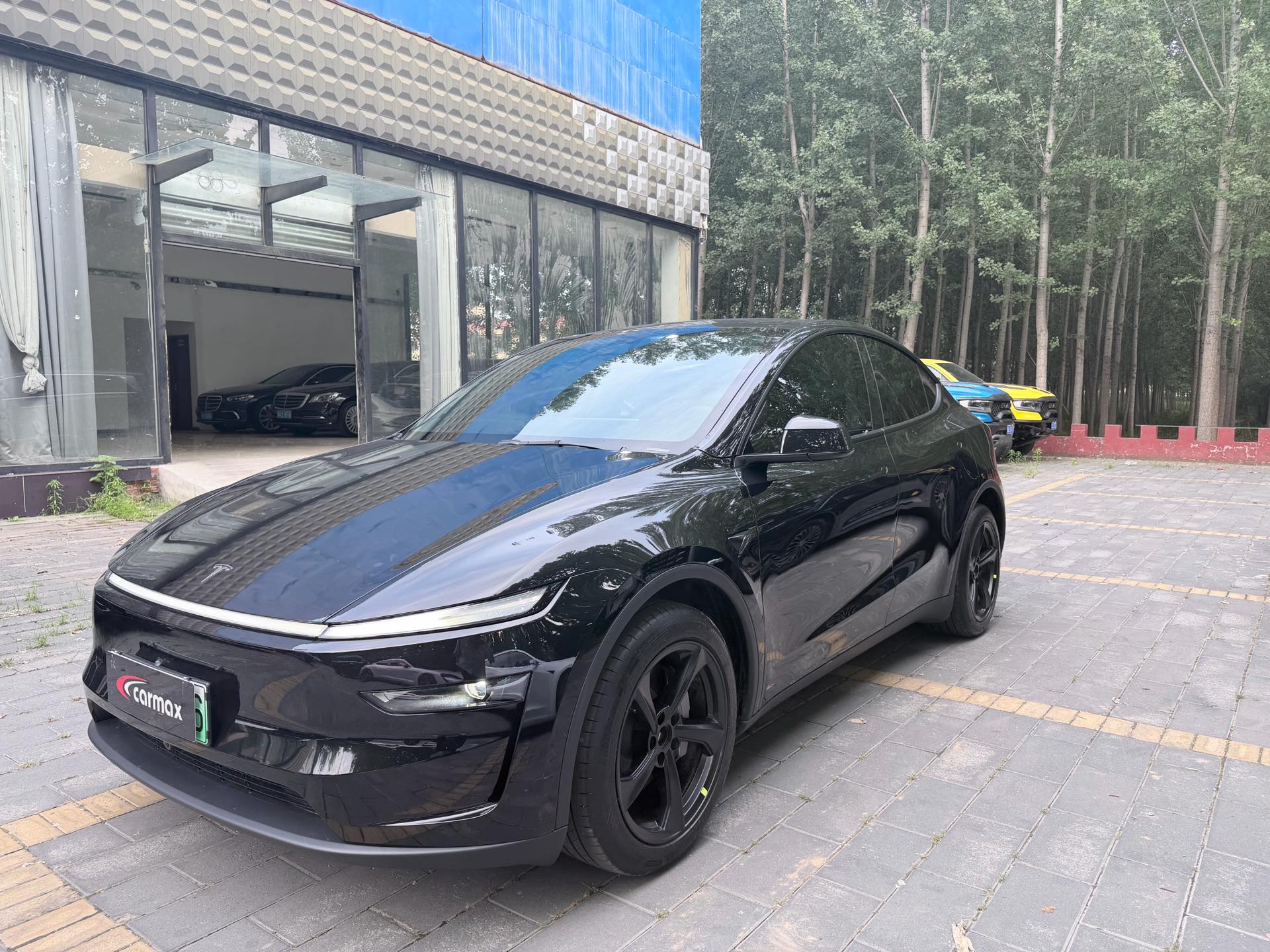 Tesla Model Y 2025 car image 
