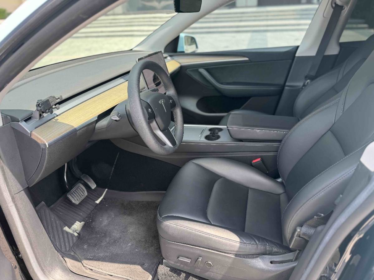 Tesla Model Y 2023 #4 Tesla Model Y 2023 car image #4