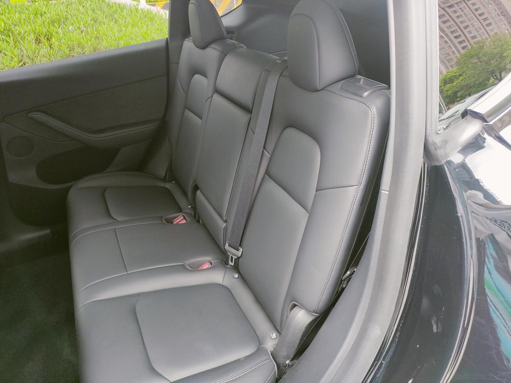Tesla Model Y 2021 car image #22