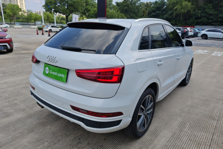 Audi Q3 2019 car image #7