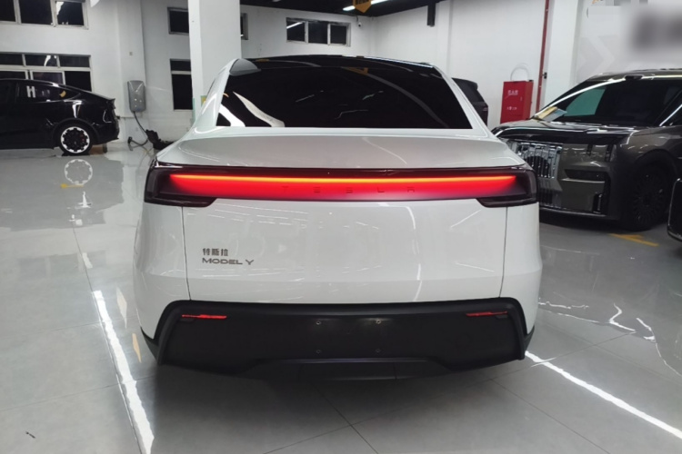 Tesla Model Y 2025 #6 Tesla Model Y 2025 imagen de coche #6