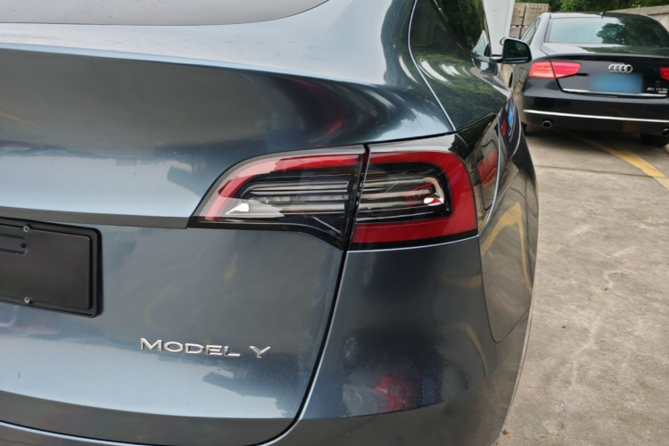 Tesla Model Y 2022 #8 Tesla Model Y 2022 car image #8