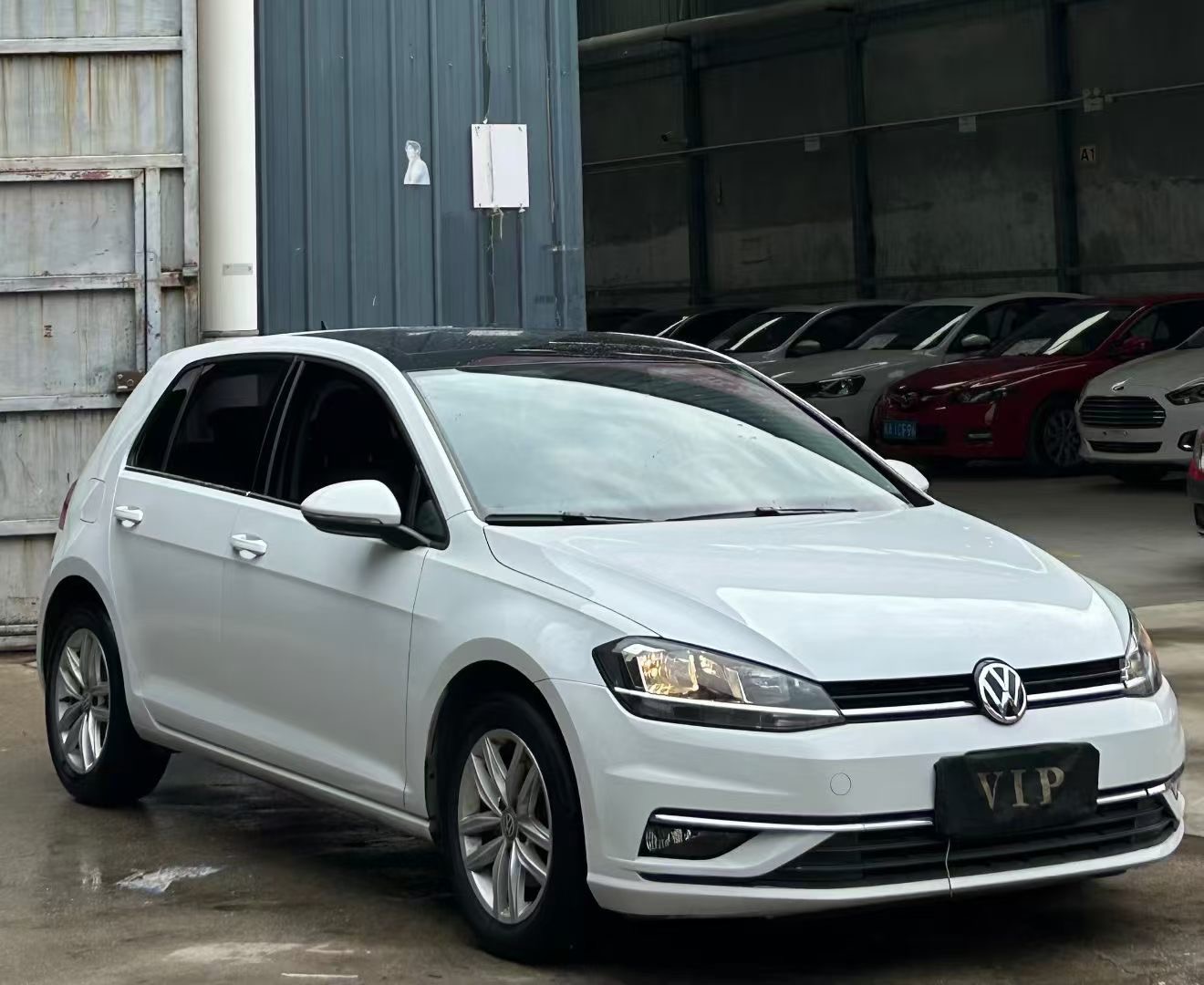 Volkswagen Golf 2019 car image #3