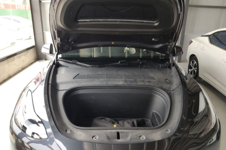 Tesla Model Y 2024 car image #20