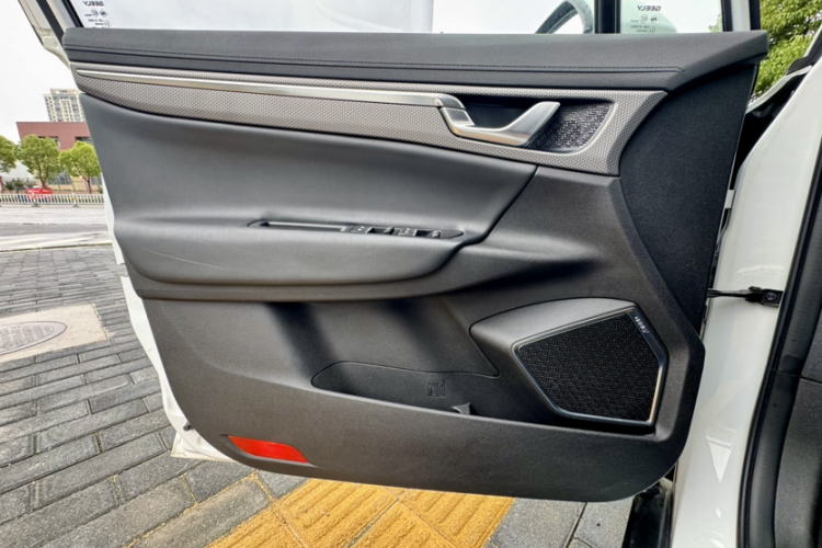 GEELY Emgrand GS 2017 car image #10