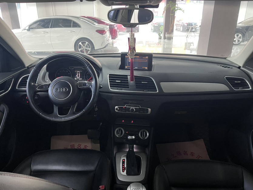Audi Q3 2016 car image #9