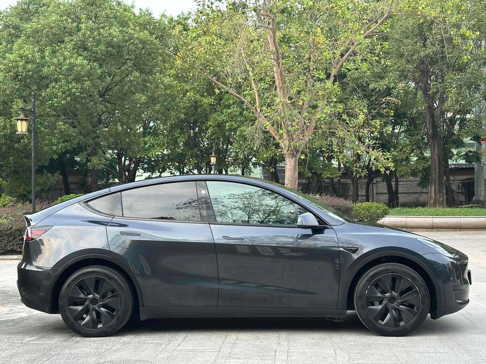 Tesla Model Y 2024 #7 Tesla Model Y 2024 car image #7