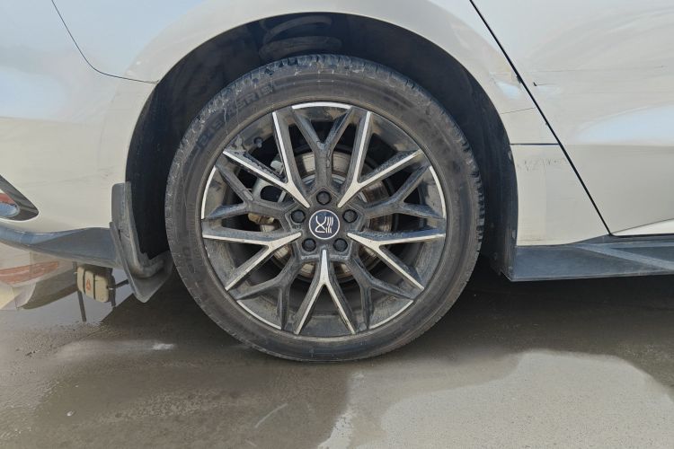 BYD Han 2023 car image #9