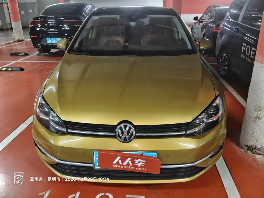Volkswagen Golf 2018 car image #2