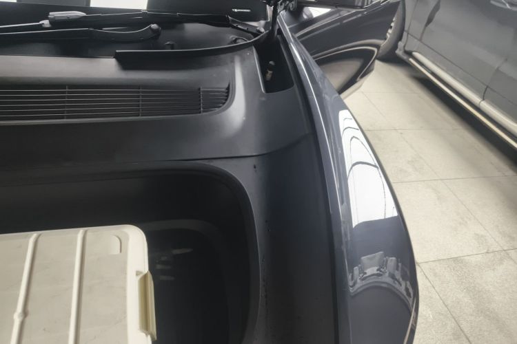 Tesla Model Y 2025 immagine di auto #25