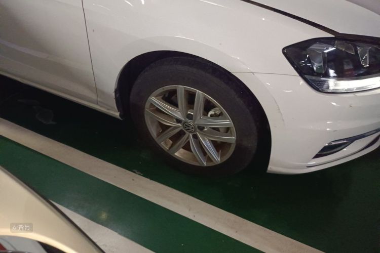 Volkswagen Golf 2018 car image #9